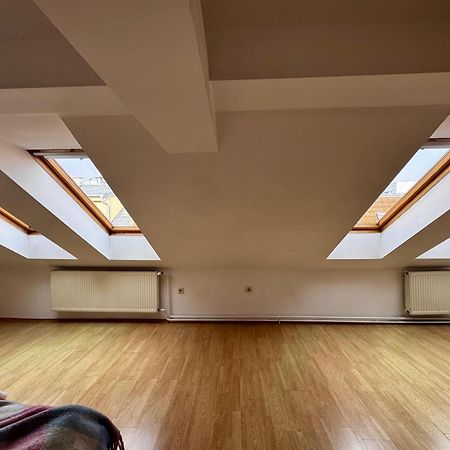 120 M2 Apartment In The Centre Of The Old Town บราติสลาวา ภายนอก รูปภาพ