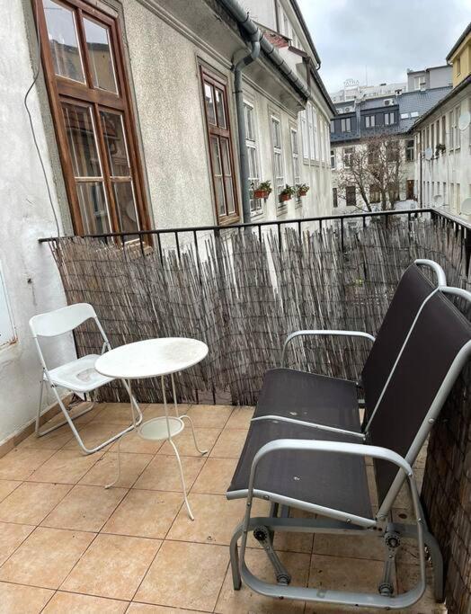 120 M2 Apartment In The Centre Of The Old Town บราติสลาวา ภายนอก รูปภาพ